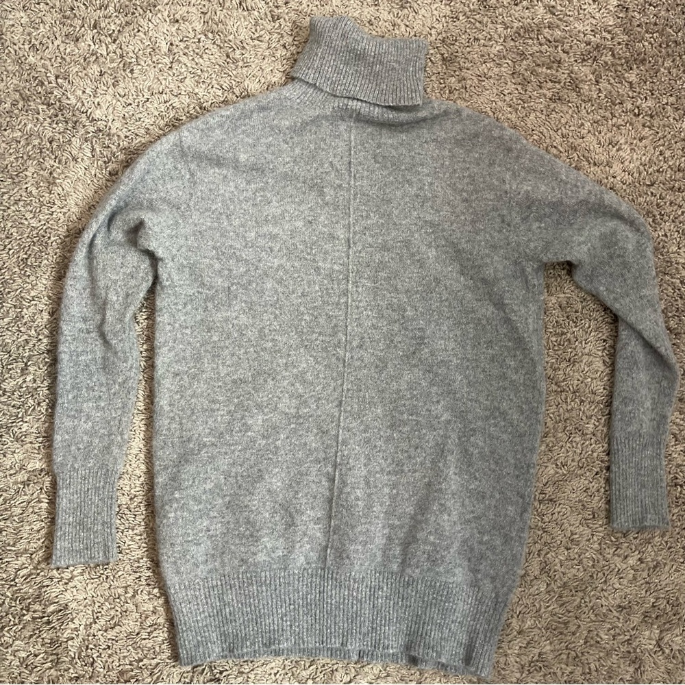 100% Cashmere Charter Club Turtleneck Sweater Petite small
Classic Heather Gray